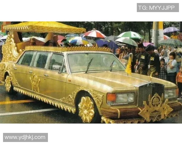 太阳报曝萨拉赫驾劳斯莱斯离开基地：利物浦巨星的奢华座驾，引发无限遐想！